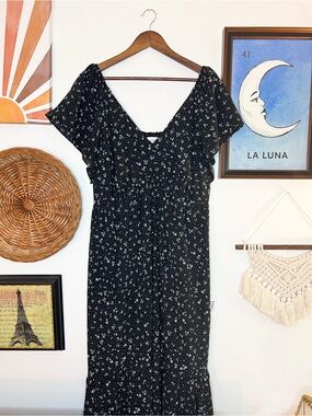 Black Floral V-Neck Maxi Dress